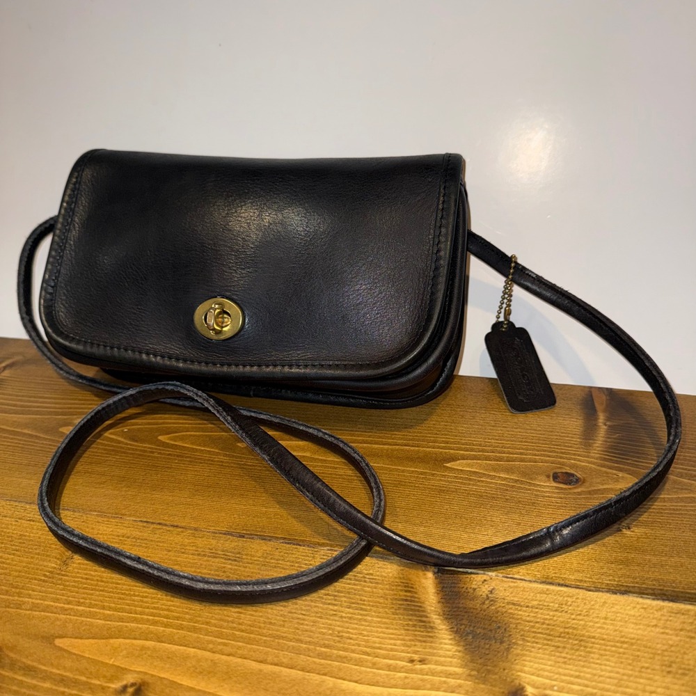 Vintage Coach Dinky NYC USA Black Leather Crossbody Bag + Original 1980s Inserts - Picture 2 of 13